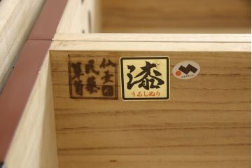 中古　仙台民芸箪笥(仙台箪笥)　欅産業製　朱塗り　漆塗りの朱色に黒々とした金具が映える整理箪笥(朱色、収納箪笥、サイドチェスト、引き出し)(定価約75万円)(R-051391)