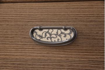 中古　美品　伝統工芸家具　瀧上昭治作　焼き桐　味わい深い木肌が魅力の総桐箪笥(胴厚、整理箪笥、引き出し、桐たんす)(定価約80万円)(R-051394)