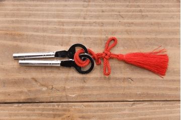 中古　美品　伝統工芸家具　瀧上昭治作　焼き桐　味わい深い木肌が魅力の総桐箪笥(胴厚、整理箪笥、引き出し、桐たんす)(定価約80万円)(R-051394)