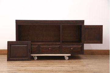 中古　美品　松本民芸家具　落ち着きのあるシックな佇まいが魅力の脚(台輪)付きリビングボード(テレビ台、ローボード、テレビボード)(R-051400)