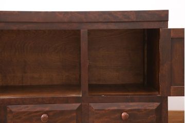 中古　美品　松本民芸家具　落ち着きのあるシックな佇まいが魅力の脚(台輪)付きリビングボード(テレビ台、ローボード、テレビボード)(R-051400)