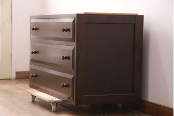 中古　美品　松本民芸家具　天板リメイク　深い色合いのシックなチェスト(サイドボード、引き出し、洋服タンス)(R-051401)