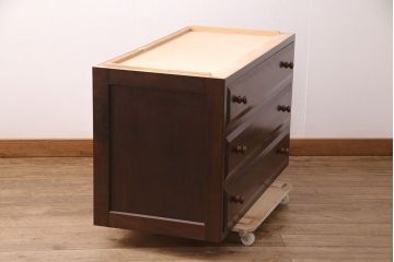 中古　美品　松本民芸家具　天板リメイク　深い色合いのシックなチェスト(サイドボード、引き出し、洋服タンス)(R-051401)