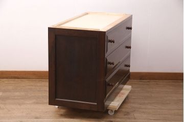 中古　美品　松本民芸家具　天板リメイク　深い色合いのシックなチェスト(サイドボード、引き出し、洋服タンス、サイドチェスト)(R-051402)