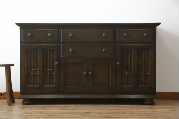 イギリスヴィンテージ　ビンテージ家具　ERCOL(アーコール)　クラシカルな佇まいが魅力的な希少モデルのサイドボード(収納棚、戸棚、キャビネット)(R-051407)