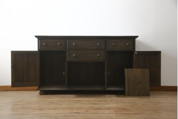 イギリスヴィンテージ　ビンテージ家具　ERCOL(アーコール)　クラシカルな佇まいが魅力的な希少モデルのサイドボード(収納棚、戸棚、キャビネット)(R-051407)