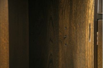 イギリスヴィンテージ　ビンテージ家具　ERCOL(アーコール)　クラシカルな佇まいが魅力的な希少モデルのサイドボード(収納棚、戸棚、キャビネット)(R-051407)