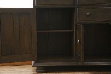 イギリスヴィンテージ　ビンテージ家具　ERCOL(アーコール)　クラシカルな佇まいが魅力的な希少モデルのサイドボード(収納棚、戸棚、キャビネット)(R-051407)