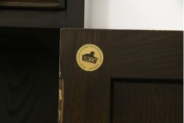 イギリスヴィンテージ　ビンテージ家具　ERCOL(アーコール)　クラシカルな佇まいが魅力的な希少モデルのサイドボード(収納棚、戸棚、キャビネット)(R-051407)