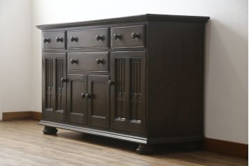 イギリスヴィンテージ　ビンテージ家具　ERCOL(アーコール)　クラシカルな佇まいが魅力的な希少モデルのサイドボード(収納棚、戸棚、キャビネット)(R-051407)