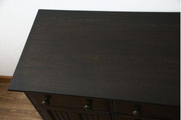 イギリスヴィンテージ　ビンテージ家具　ERCOL(アーコール)　クラシカルな佇まいが魅力的な希少モデルのサイドボード(収納棚、戸棚、キャビネット)(R-051407)