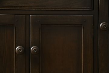 イギリスヴィンテージ　ビンテージ家具　ERCOL(アーコール)　クラシカルな佇まいが魅力的な希少モデルのサイドボード(収納棚、戸棚、キャビネット)(R-051407)