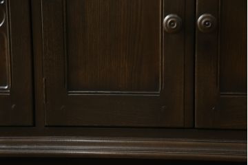 イギリスヴィンテージ　ビンテージ家具　ERCOL(アーコール)　クラシカルな佇まいが魅力的な希少モデルのサイドボード(収納棚、戸棚、キャビネット)(R-051407)