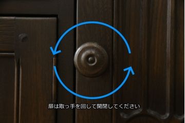 イギリスヴィンテージ　ビンテージ家具　ERCOL(アーコール)　クラシカルな佇まいが魅力的な希少モデルのサイドボード(収納棚、戸棚、キャビネット)(R-051407)