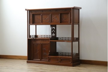 中古　美品　伝統工芸家具　中澤唐木製　漆塗りが上品な雰囲気を漂わせるカリン材製の飾り棚(茶棚、収納棚、戸棚、花梨材)(R-051408)