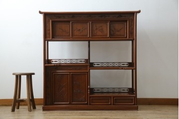 中古　美品　伝統工芸家具　中澤唐木製　漆塗りが上品な雰囲気を漂わせるカリン材製の飾り棚(茶棚、収納棚、戸棚、花梨材)(R-051408)