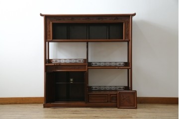 中古　美品　伝統工芸家具　中澤唐木製　漆塗りが上品な雰囲気を漂わせるカリン材製の飾り棚(茶棚、収納棚、戸棚、花梨材)(R-051408)