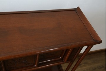 中古　美品　伝統工芸家具　中澤唐木製　漆塗りが上品な雰囲気を漂わせるカリン材製の飾り棚(茶棚、収納棚、戸棚、花梨材)(R-051408)