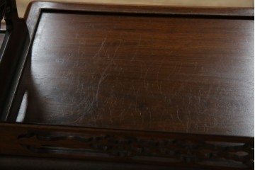 中古　美品　伝統工芸家具　中澤唐木製　漆塗りが上品な雰囲気を漂わせるカリン材製の飾り棚(茶棚、収納棚、戸棚、花梨材)(R-051408)