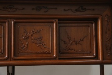 中古　美品　伝統工芸家具　中澤唐木製　漆塗りが上品な雰囲気を漂わせるカリン材製の飾り棚(茶棚、収納棚、戸棚、花梨材)(R-051408)