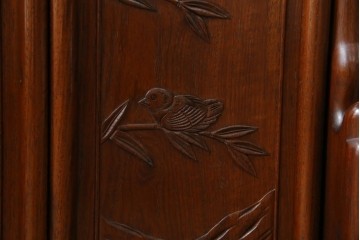 中古　美品　伝統工芸家具　中澤唐木製　漆塗りが上品な雰囲気を漂わせるカリン材製の飾り棚(茶棚、収納棚、戸棚、花梨材)(R-051408)