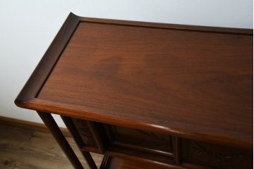 中古　美品　伝統工芸家具　中澤唐木製　漆塗りが上品な雰囲気を漂わせるカリン材製の飾り棚(茶棚、収納棚、戸棚、花梨材)(R-051408)