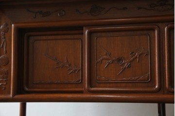 中古　美品　伝統工芸家具　中澤唐木製　漆塗りが上品な雰囲気を漂わせるカリン材製の飾り棚(茶棚、収納棚、戸棚、花梨材)(R-051408)