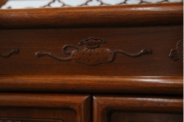 中古　美品　伝統工芸家具　中澤唐木製　漆塗りが上品な雰囲気を漂わせるカリン材製の飾り棚(茶棚、収納棚、戸棚、花梨材)(R-051408)