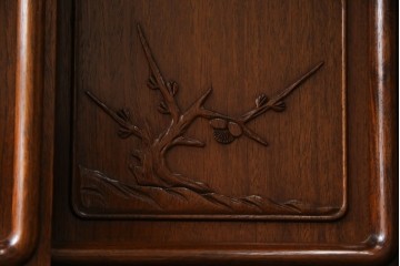 中古　美品　伝統工芸家具　中澤唐木製　漆塗りが上品な雰囲気を漂わせるカリン材製の飾り棚(茶棚、収納棚、戸棚、花梨材)(R-051408)