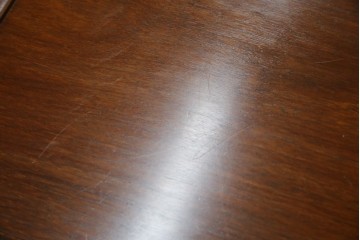 中古　美品　伝統工芸家具　中澤唐木製　漆塗りが上品な雰囲気を漂わせるカリン材製の飾り棚(茶棚、収納棚、戸棚、花梨材)(R-051408)