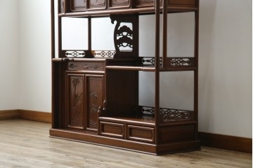 中古　美品　伝統工芸家具　中澤唐木製　漆塗りが上品な雰囲気を漂わせるカリン材製の飾り棚(茶棚、収納棚、戸棚、花梨材)(R-051408)