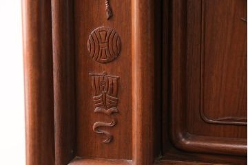 中古　美品　伝統工芸家具　中澤唐木製　漆塗りが上品な雰囲気を漂わせるカリン材製の飾り棚(茶棚、収納棚、戸棚、花梨材)(R-051408)