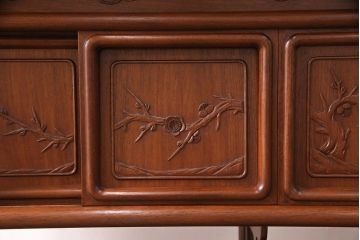 中古　美品　伝統工芸家具　中澤唐木製　漆塗りが上品な雰囲気を漂わせるカリン材製の飾り棚(茶棚、収納棚、戸棚、花梨材)(R-051408)