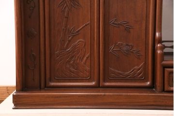 中古　美品　伝統工芸家具　中澤唐木製　漆塗りが上品な雰囲気を漂わせるカリン材製の飾り棚(茶棚、収納棚、戸棚、花梨材)(R-051408)
