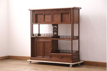 中古　美品　伝統工芸家具　中澤唐木製　漆塗りが上品な雰囲気を漂わせるカリン材製の飾り棚(茶棚、収納棚、戸棚、花梨材)(R-051408)