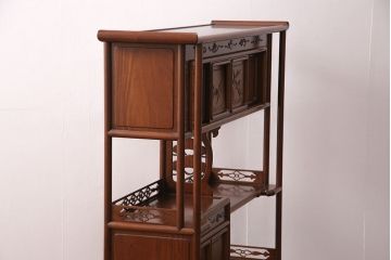 中古　美品　伝統工芸家具　中澤唐木製　漆塗りが上品な雰囲気を漂わせるカリン材製の飾り棚(茶棚、収納棚、戸棚、花梨材)(R-051408)