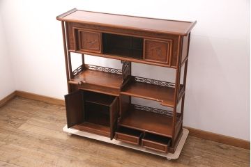 中古　美品　伝統工芸家具　中澤唐木製　漆塗りが上品な雰囲気を漂わせるカリン材製の飾り棚(茶棚、収納棚、戸棚、花梨材)(R-051408)