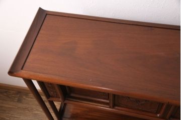 中古　美品　伝統工芸家具　中澤唐木製　漆塗りが上品な雰囲気を漂わせるカリン材製の飾り棚(茶棚、収納棚、戸棚、花梨材)(R-051408)