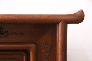 中古　美品　伝統工芸家具　中澤唐木製　漆塗りが上品な雰囲気を漂わせるカリン材製の飾り棚(茶棚、収納棚、戸棚、花梨材)(R-051408)
