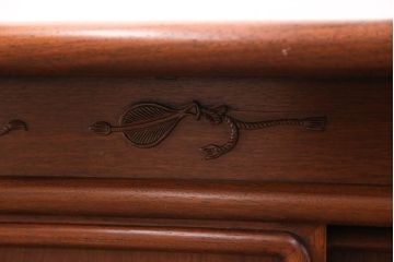 中古　美品　伝統工芸家具　中澤唐木製　漆塗りが上品な雰囲気を漂わせるカリン材製の飾り棚(茶棚、収納棚、戸棚、花梨材)(R-051408)