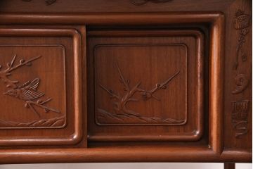 中古　美品　伝統工芸家具　中澤唐木製　漆塗りが上品な雰囲気を漂わせるカリン材製の飾り棚(茶棚、収納棚、戸棚、花梨材)(R-051408)