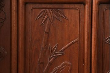 中古　美品　伝統工芸家具　中澤唐木製　漆塗りが上品な雰囲気を漂わせるカリン材製の飾り棚(茶棚、収納棚、戸棚、花梨材)(R-051408)