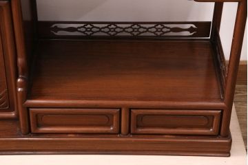 中古　美品　伝統工芸家具　中澤唐木製　漆塗りが上品な雰囲気を漂わせるカリン材製の飾り棚(茶棚、収納棚、戸棚、花梨材)(R-051408)