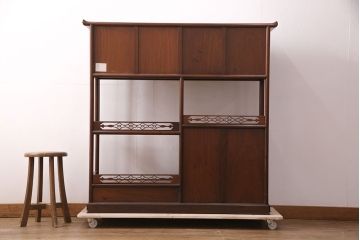 中古　美品　伝統工芸家具　中澤唐木製　漆塗りが上品な雰囲気を漂わせるカリン材製の飾り棚(茶棚、収納棚、戸棚、花梨材)(R-051408)