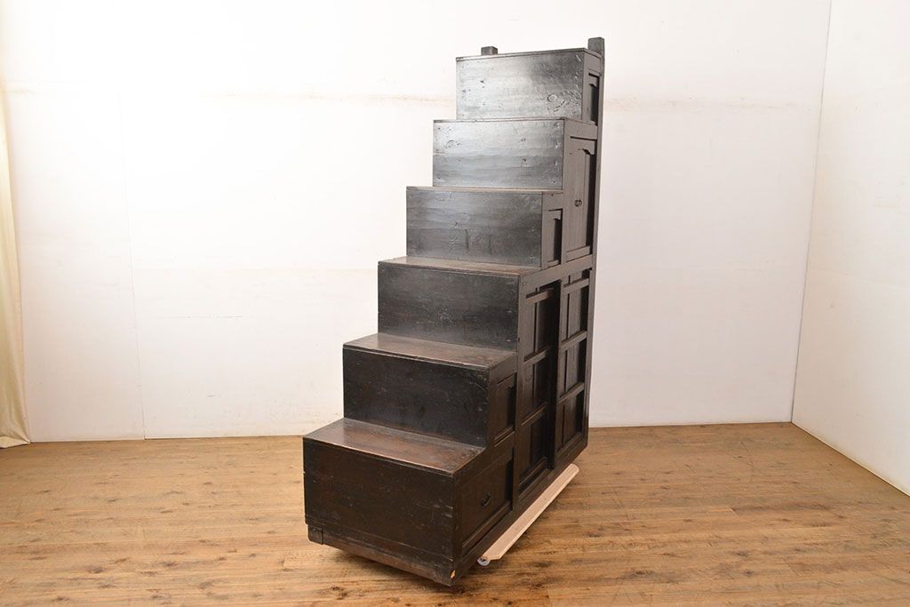 和製アンティーク　江戸期　希少品!とろとろの味わいが魅力的な一本物の階段箪笥(時代箪笥、収納箪笥、和タンス)(R-051410)