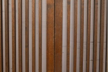 アンティーク建具　昭和中期　タモ材　和モダンの空間づくりにもおすすめ!情緒あふれる格子戸2枚セット(窓、引き戸)(R-051413)