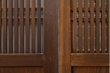 アンティーク建具　明治期　裏障子付き　総ケヤキ材　希少!時を経ても杢目が美しい上手物の格子帯戸4枚セット(板戸、帯戸、引き戸)(R-051415)