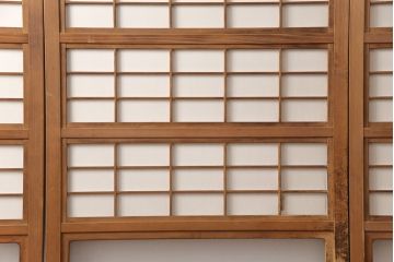 アンティーク建具　腰板ケヤキ材　落ち着いた和を醸し出す裏障子付き格子戸4枚セット(引き戸、障子戸)(R-051445)
