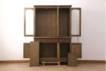 中古　美品　北海道旭川家具　和光　オークハウスシリーズ　絶版品!扉の装飾が目を惹くオーク材製のキャビネット(食器棚、収納棚、陳列棚、カップボード)(R-051446)
