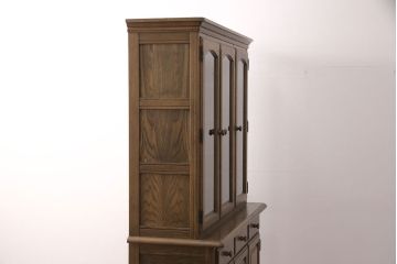 中古　美品　北海道旭川家具　和光　オークハウスシリーズ　絶版品!扉の装飾が目を惹くオーク材製のキャビネット(食器棚、収納棚、陳列棚、カップボード)(R-051446)